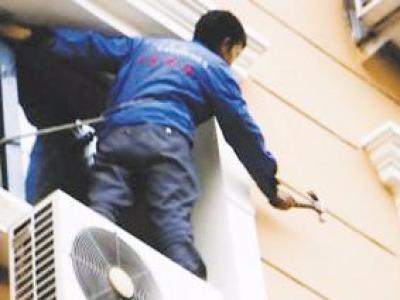 格力空調電容旁邊的叫什么