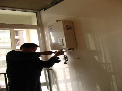 萬和熱水器錯誤代碼e4怎么修換什么東西