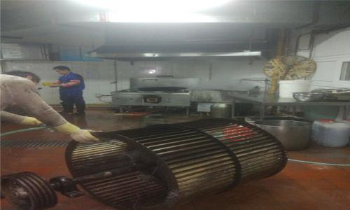 油煙機風管出口怎么固定