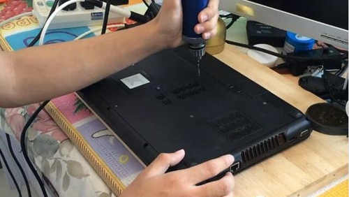 電腦顯示器怎么拆開