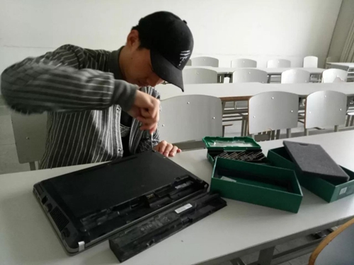 電腦藍屏修一下多少錢