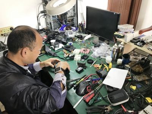 相機鏡頭縮不回去怎么修