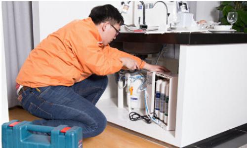 窗戶外邊有一個下水道正對著床頭對人好嗎