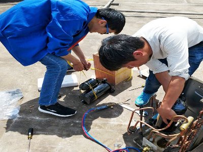 冰柜一直響燈一直亮是怎么回事