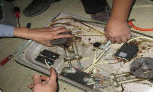 冰柜泡水后為什么內壁會漏電怎么處理