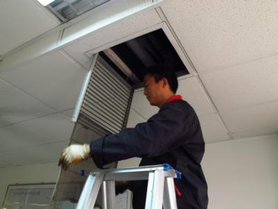 冰柜底部邊上生銹腐化怎么辦