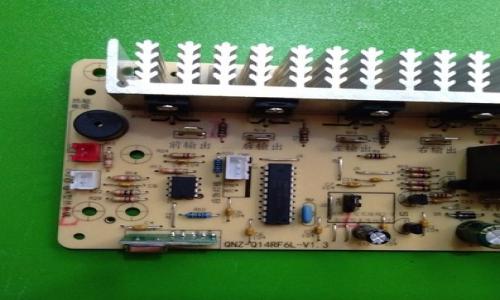 冰箱門有點凍住了不停冰箱怎么樣讓它化