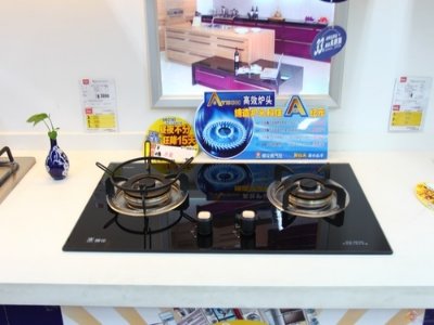 壁掛爐一開熱水水管就有氣怎么回事