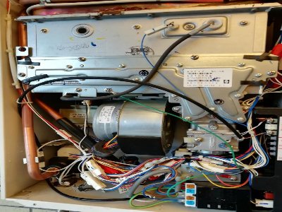 筆記本電腦屏幕邊有黃豎線怎么辦