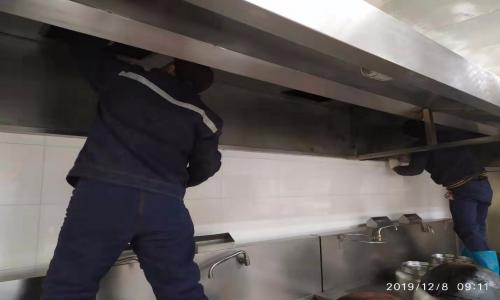 筆記本電腦看電影突然閃白光是怎么回事